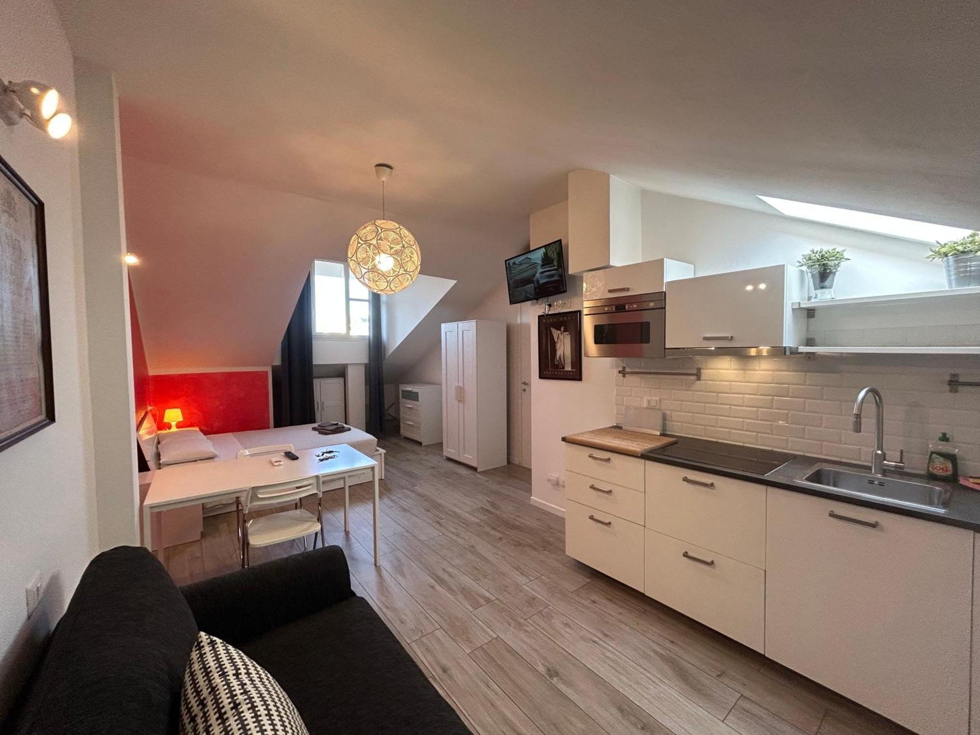 Apartment Mansarda Open Space Vicino Zona Isola Milan