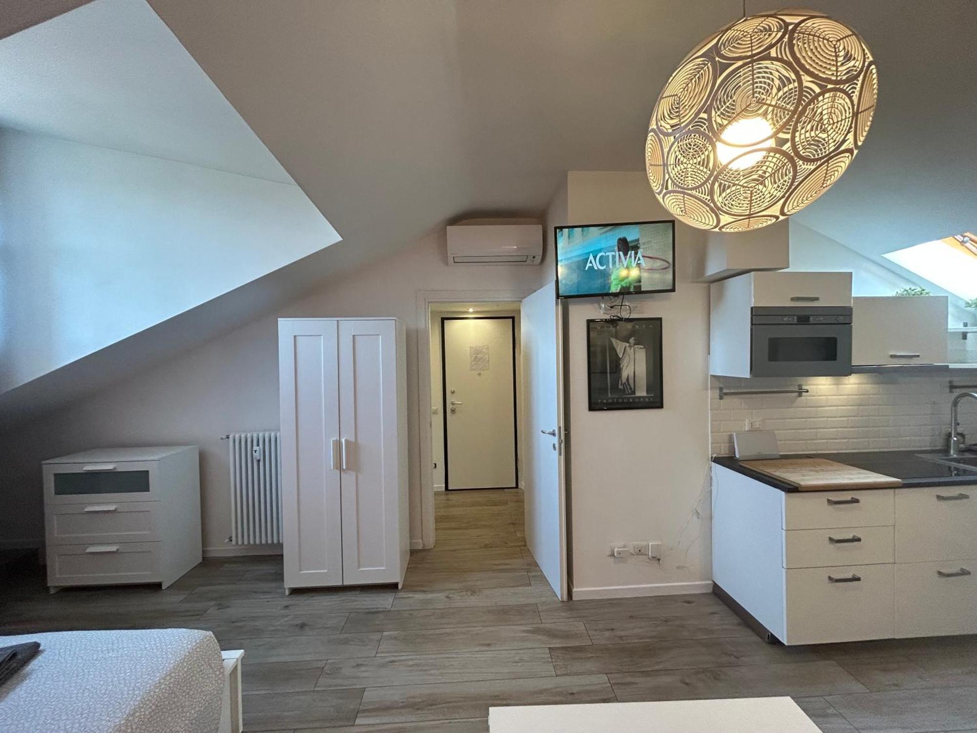 Apartamento Mansarda Open Space Vicino Zona Isola Milán